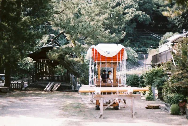 神社の祭りの山車